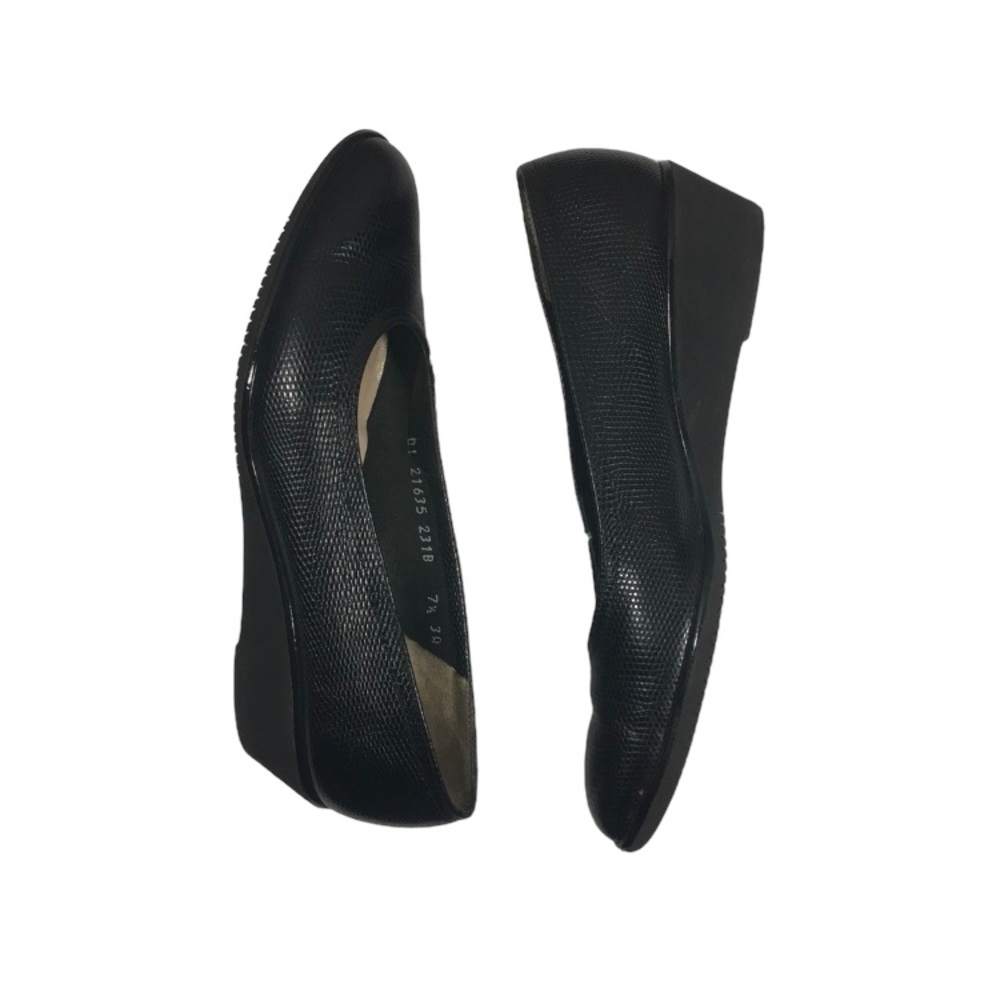 SALVATORE FERRAGAMO Textured  Leather Wedge Sz 7.5 N